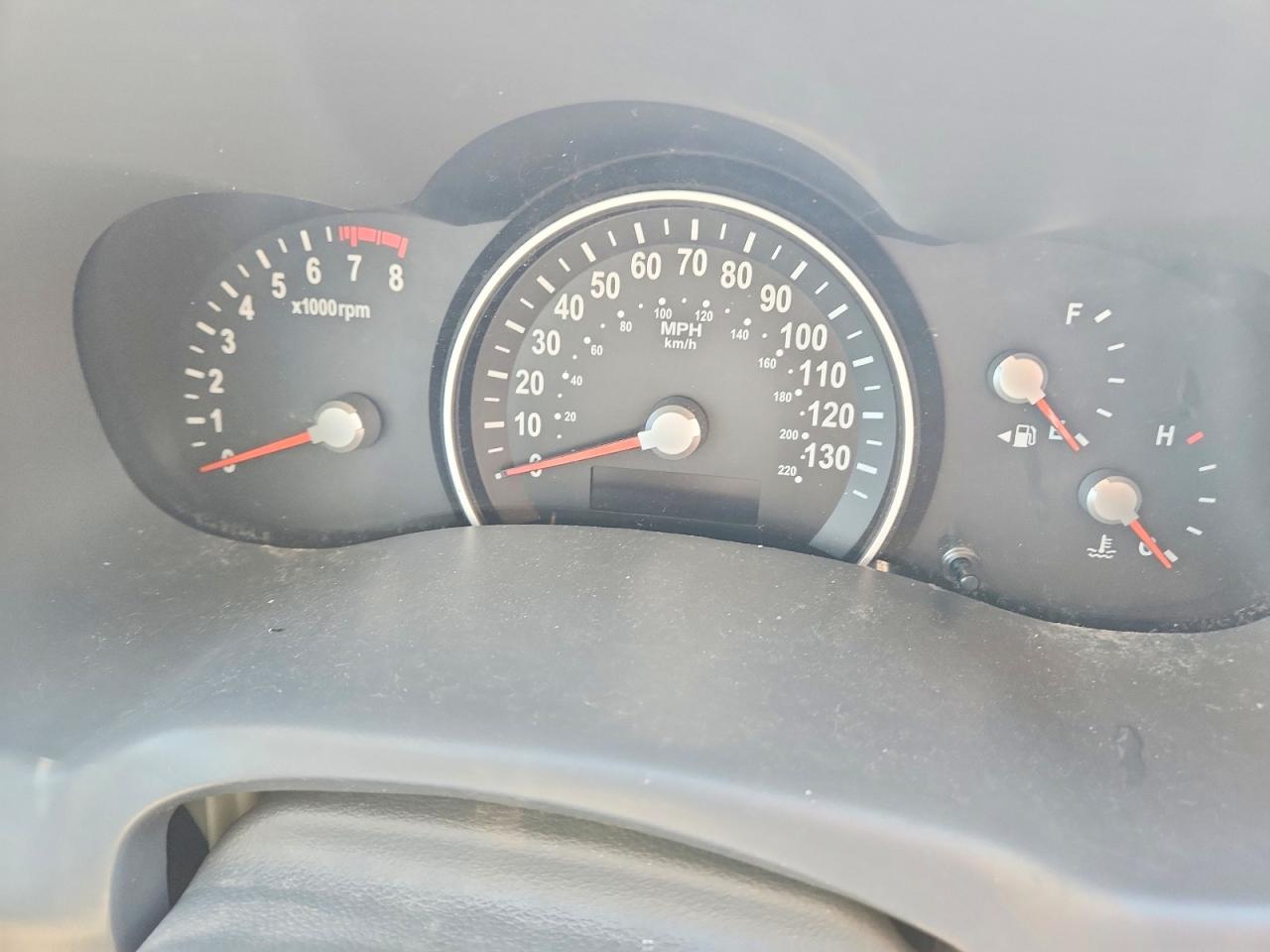 2011 KIA SEDONA LX photo 25