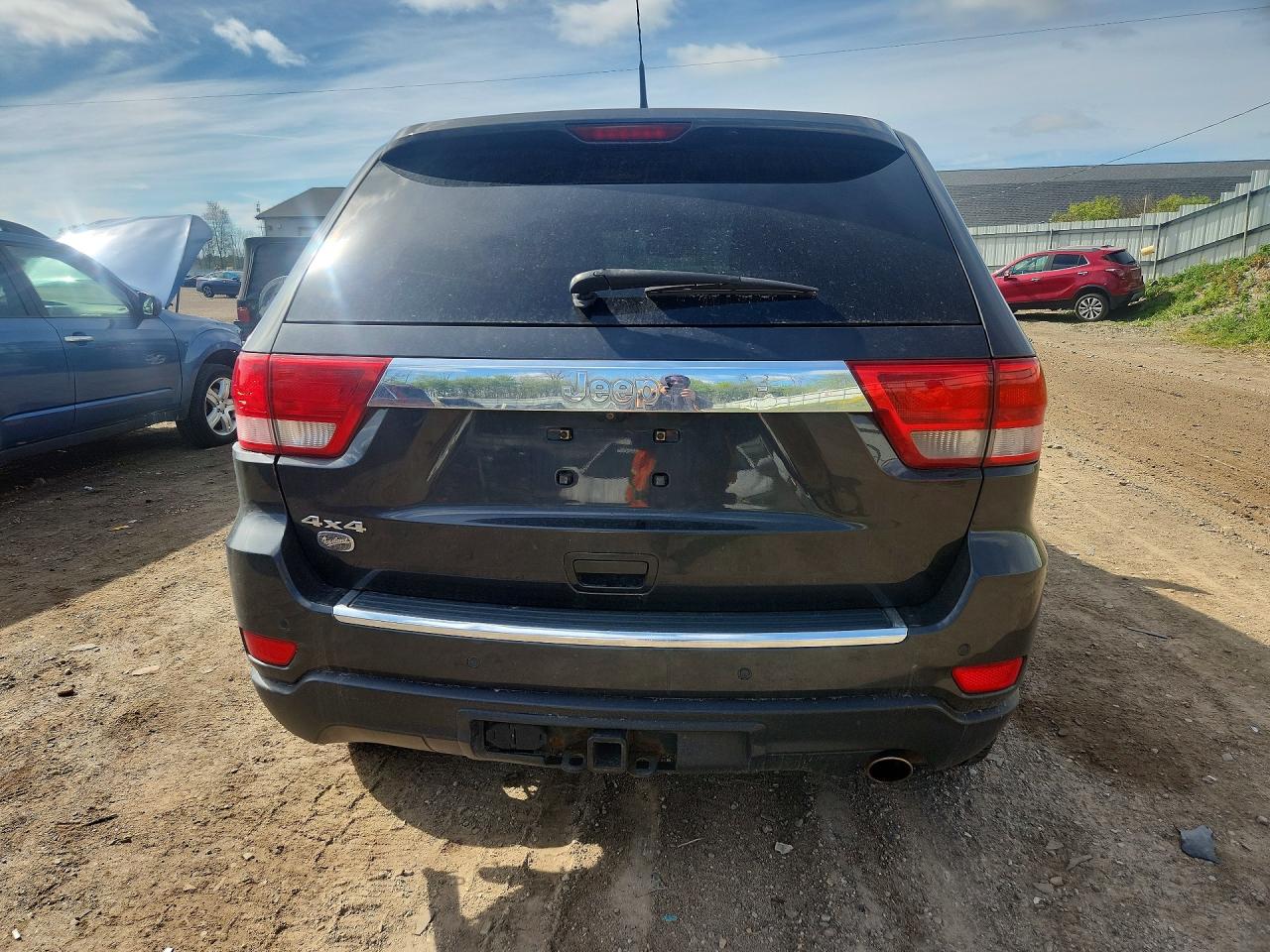 2011 JEEP GRAND CHEROKEE OVERLAND photo 16