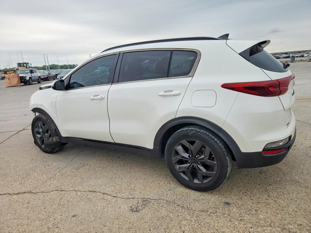 2021 KIA SPORTAGE S photo 2