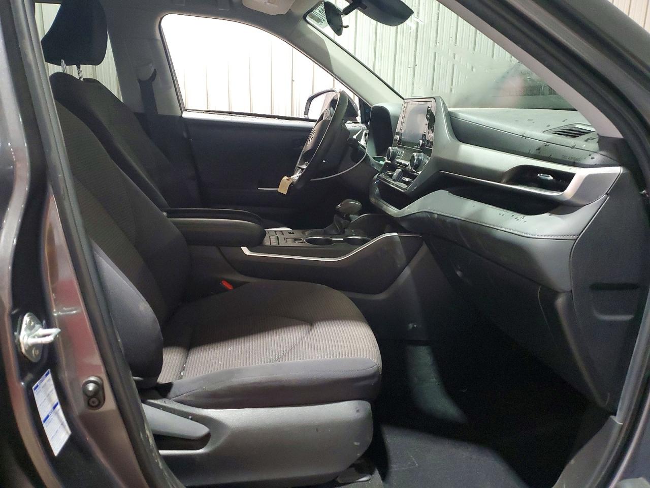 2022 TOYOTA HIGHLANDER LE photo 19