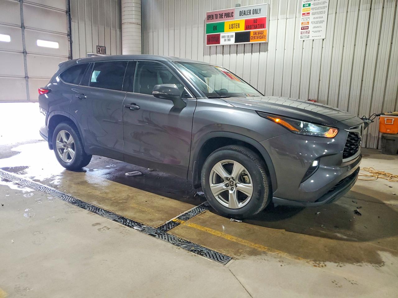 2022 TOYOTA HIGHLANDER LE photo 10
