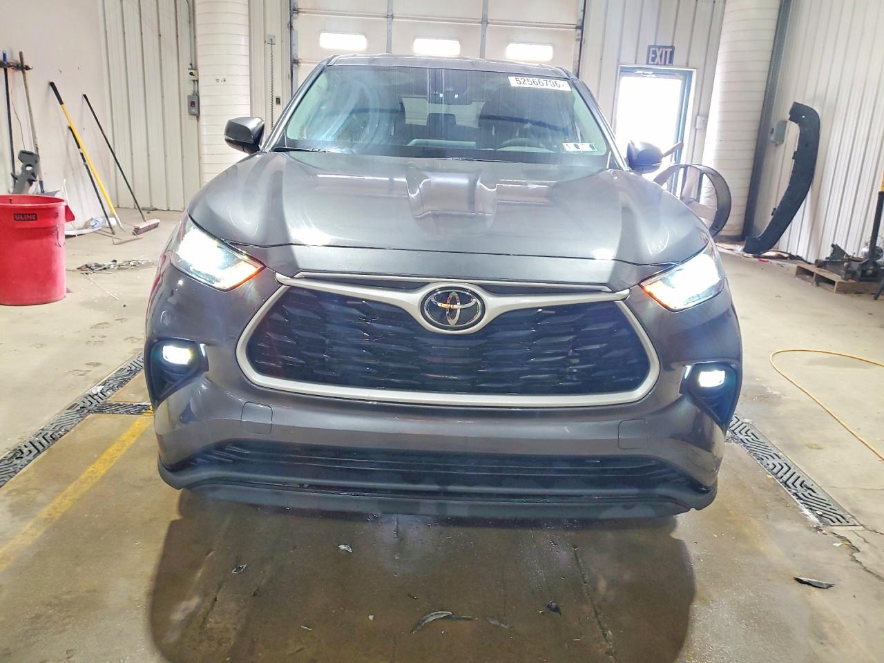2022 TOYOTA HIGHLANDER LE photo 13