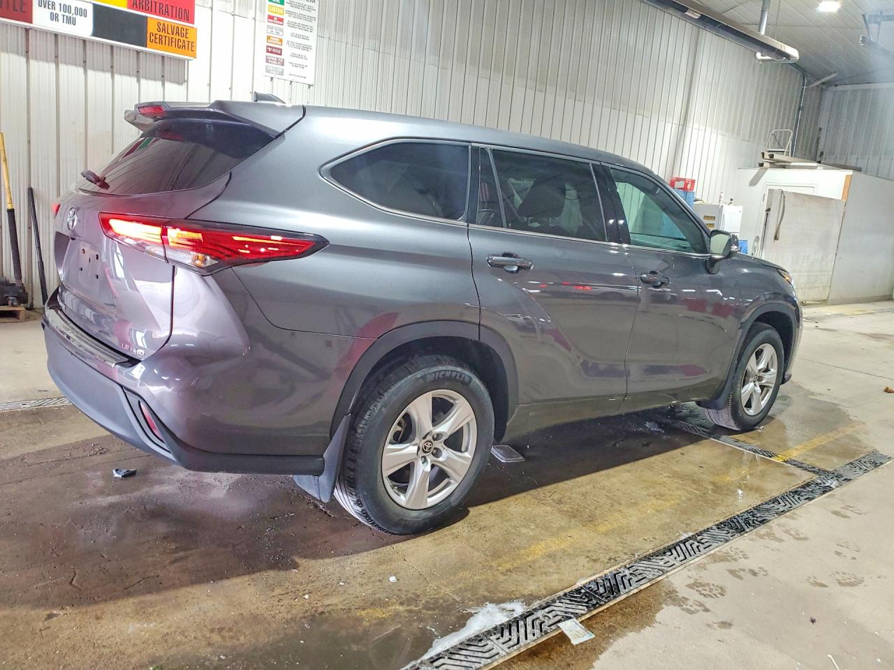 2022 TOYOTA HIGHLANDER LE photo 7