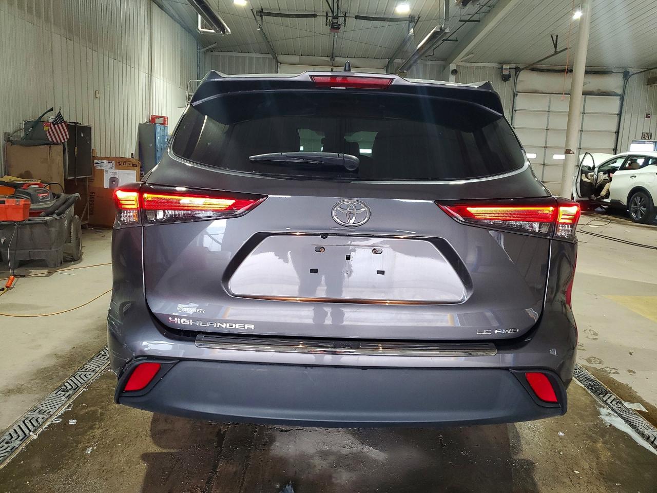 2022 TOYOTA HIGHLANDER LE photo 16
