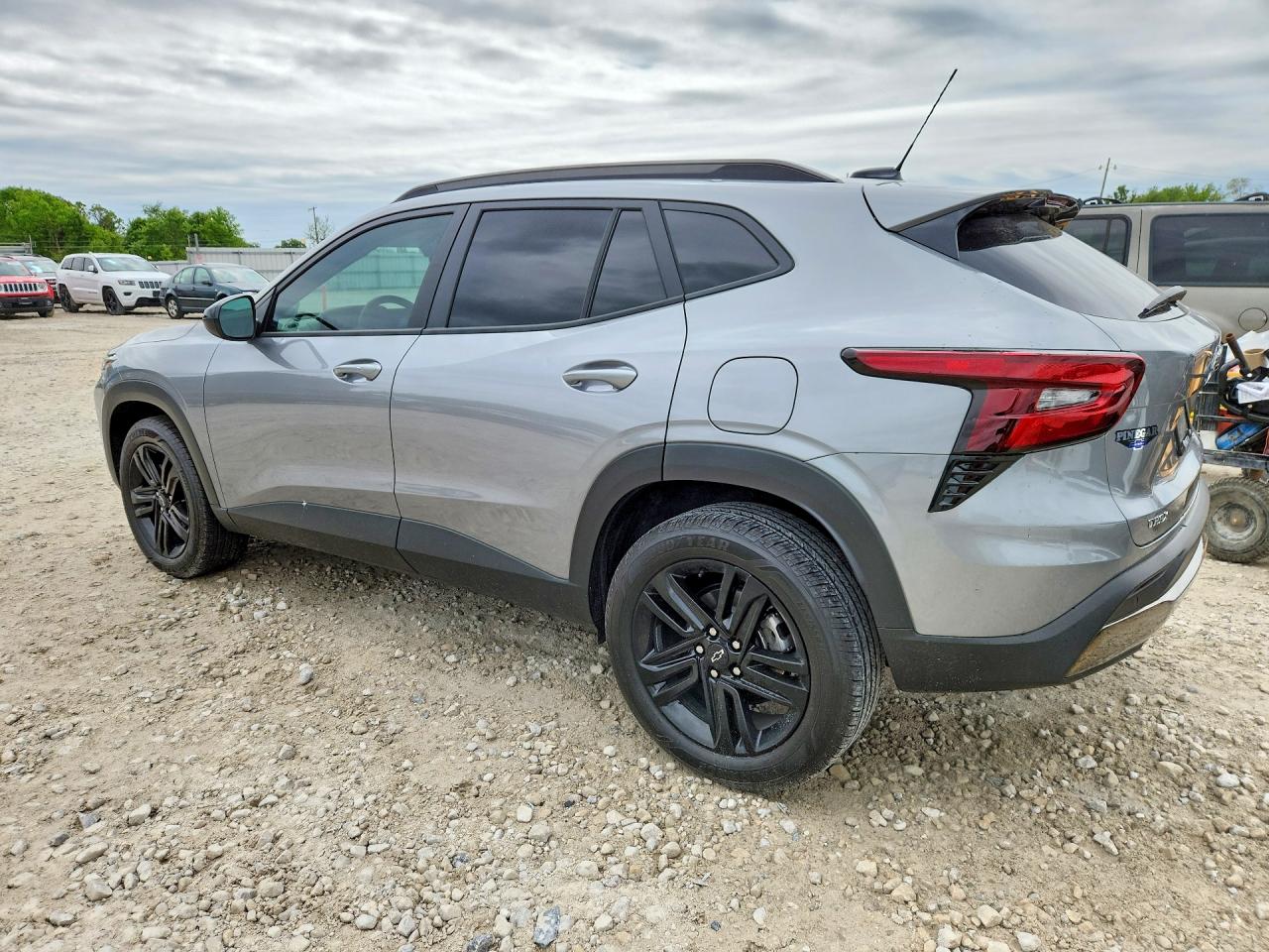 2025 CHEVROLET TRAX ACTIV photo 3
