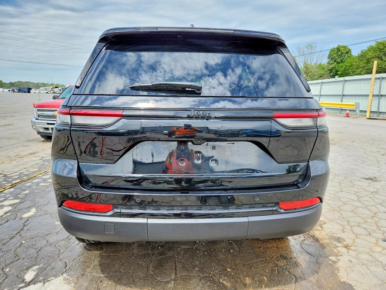2024 JEEP GRAND CHEROKEE LAREDO photo 11
