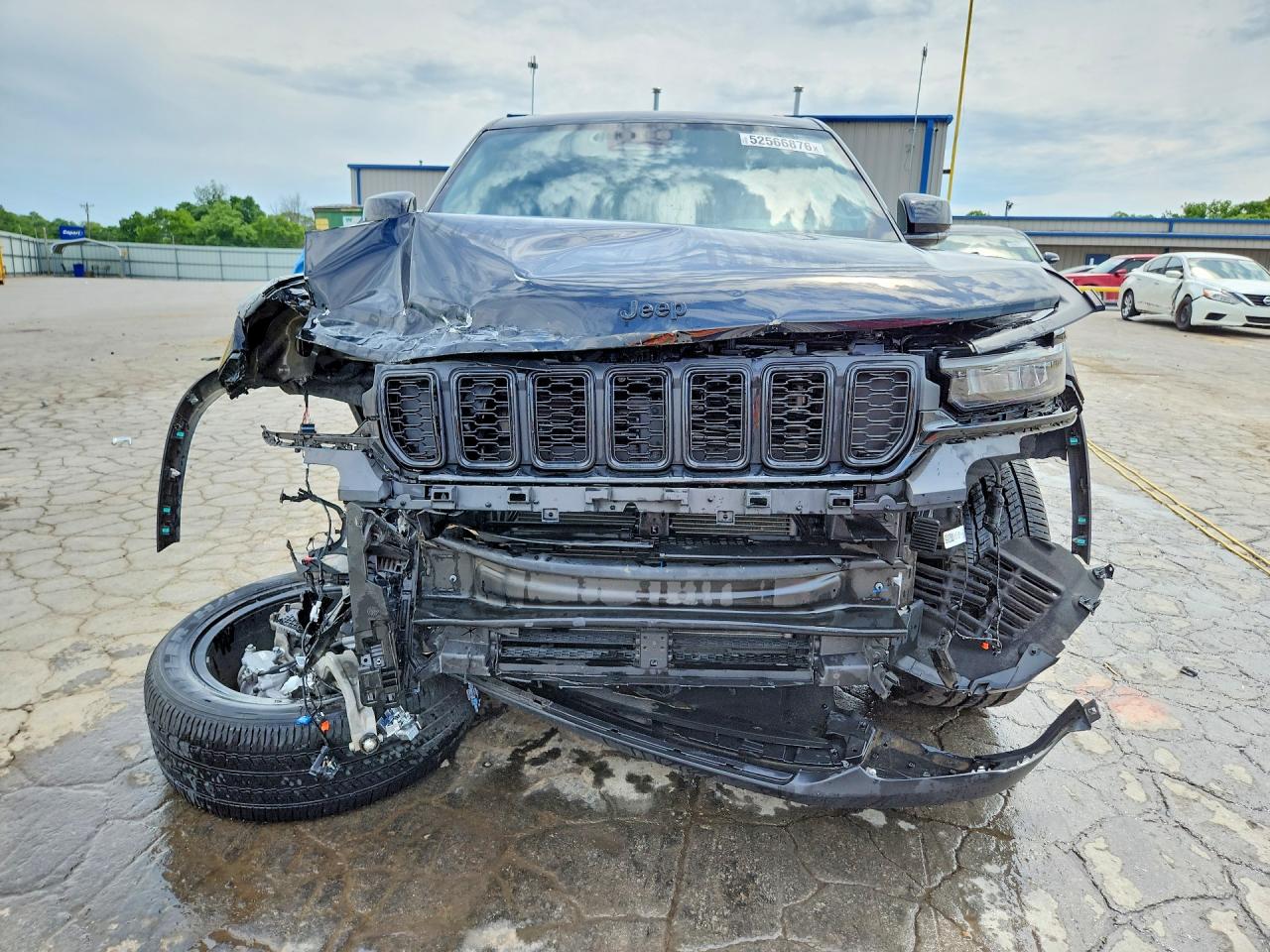 2024 JEEP GRAND CHEROKEE LAREDO photo 9