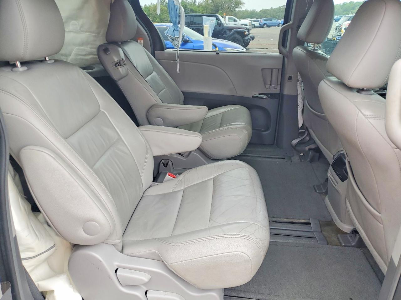 2015 TOYOTA SIENNA XLE 8-PASSENGER photo 31