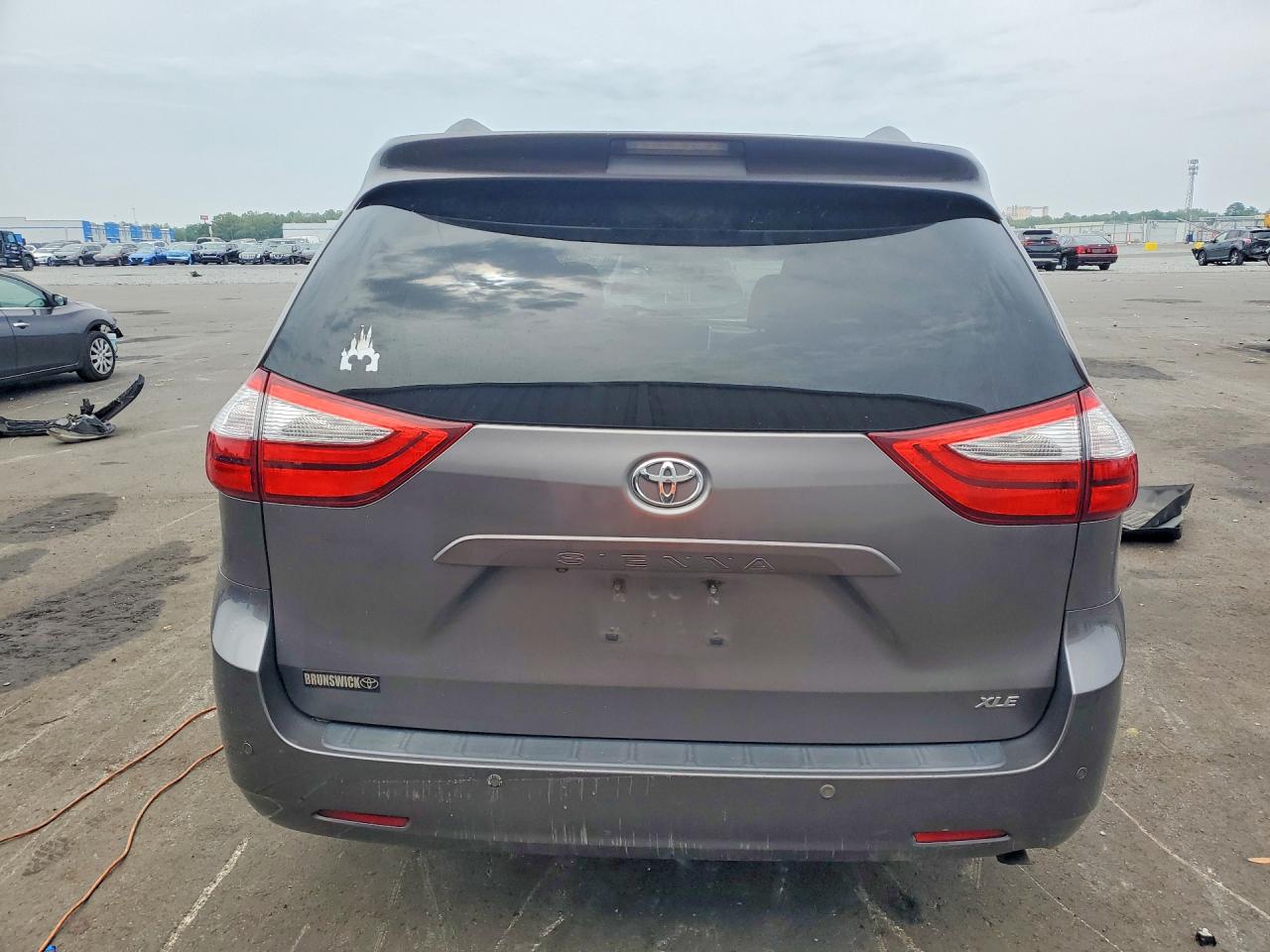 2015 TOYOTA SIENNA XLE 8-PASSENGER photo 16
