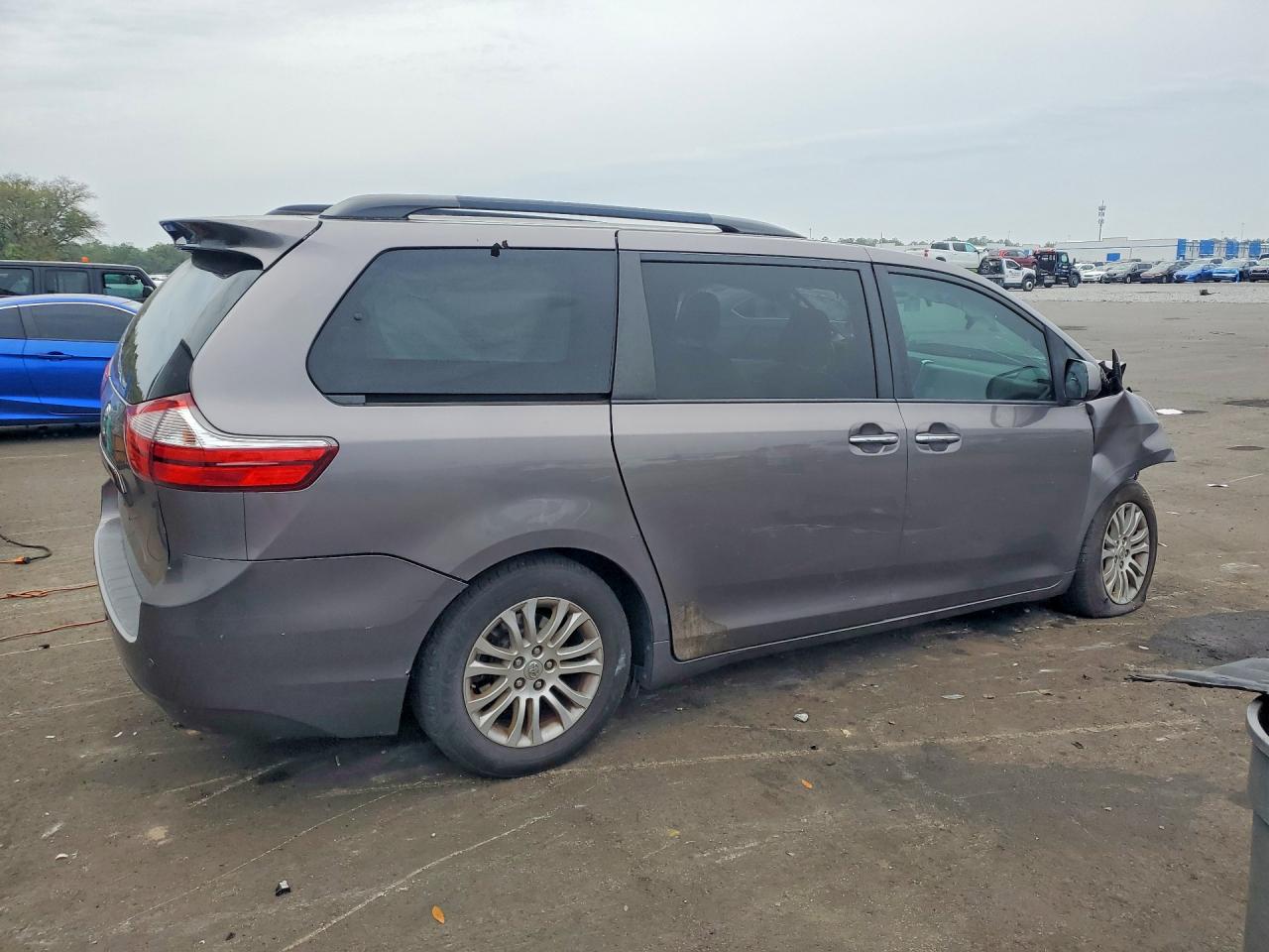 2015 TOYOTA SIENNA XLE 8-PASSENGER photo 7