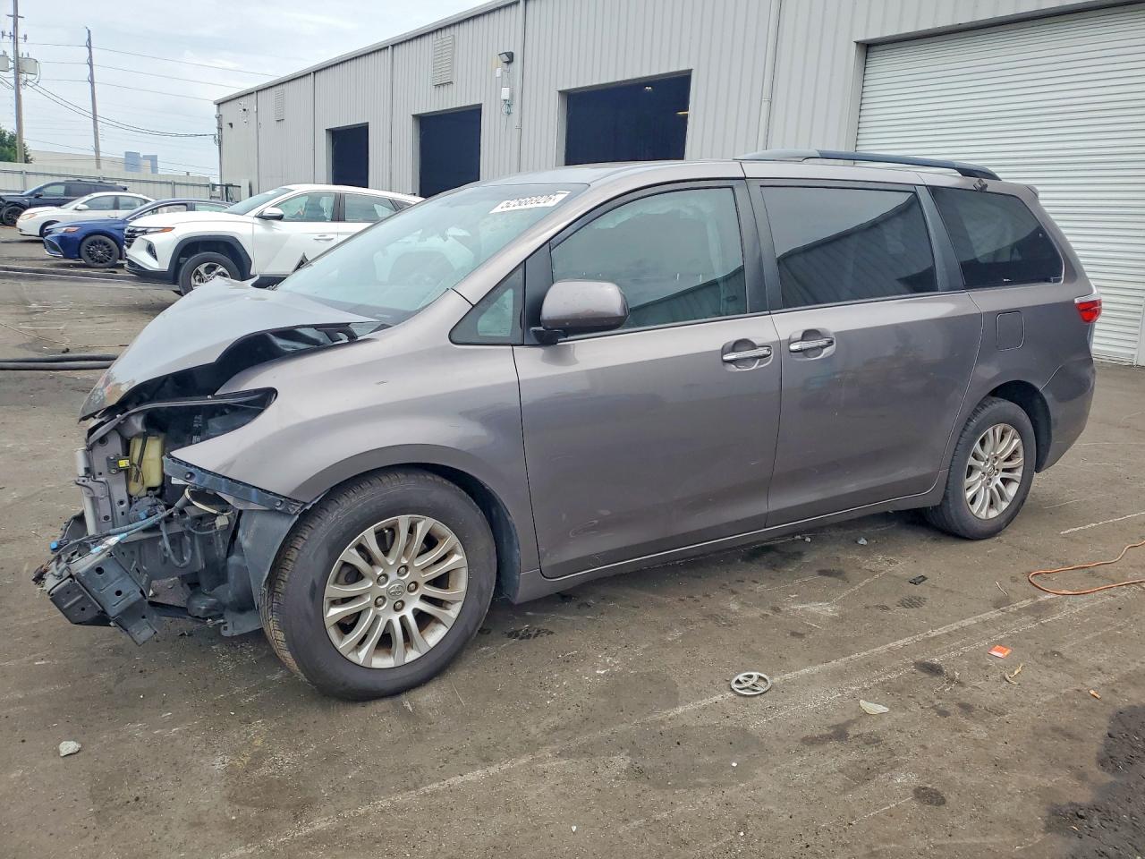 2015 TOYOTA SIENNA