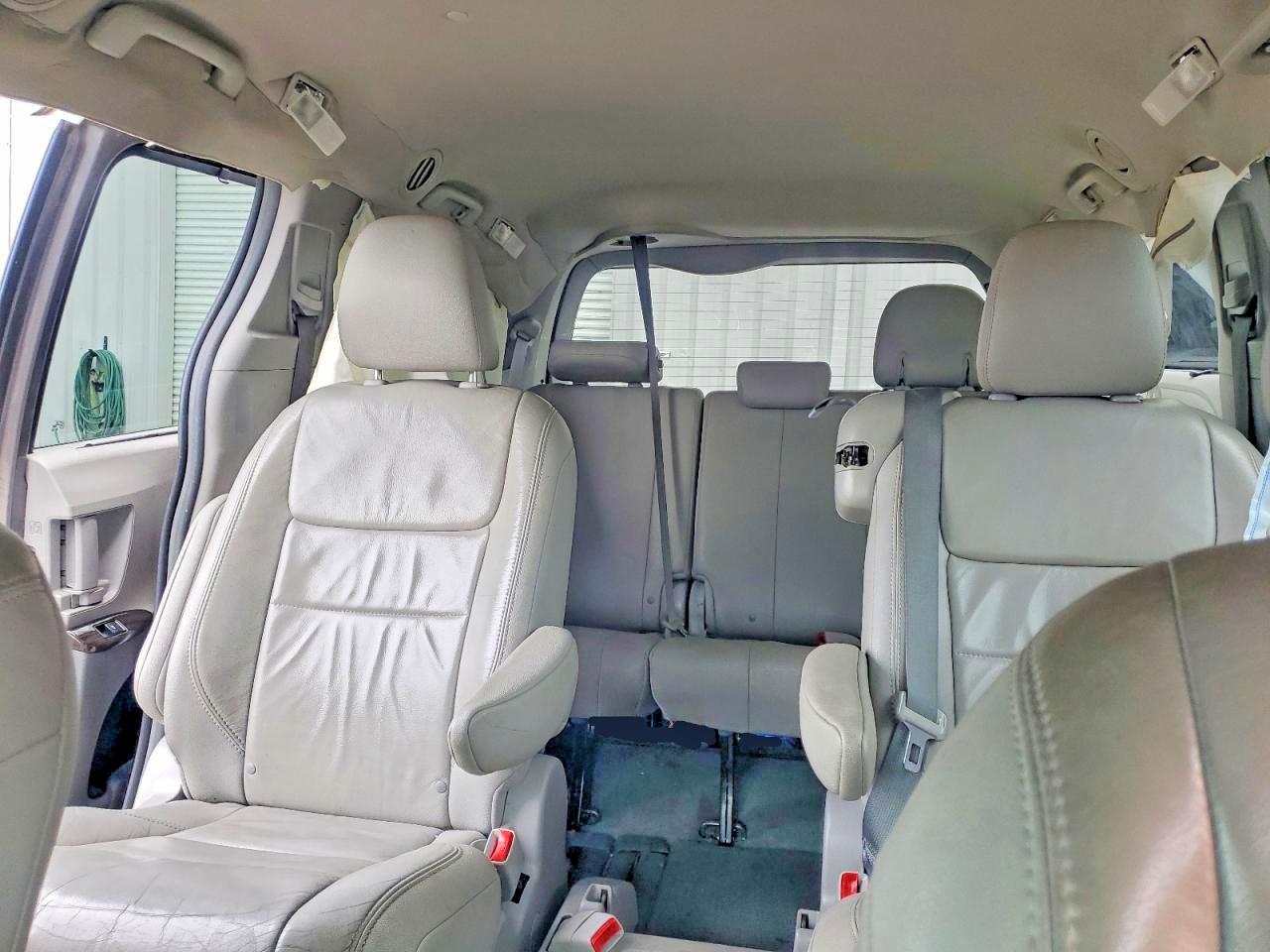 2015 TOYOTA SIENNA XLE 8-PASSENGER photo 28
