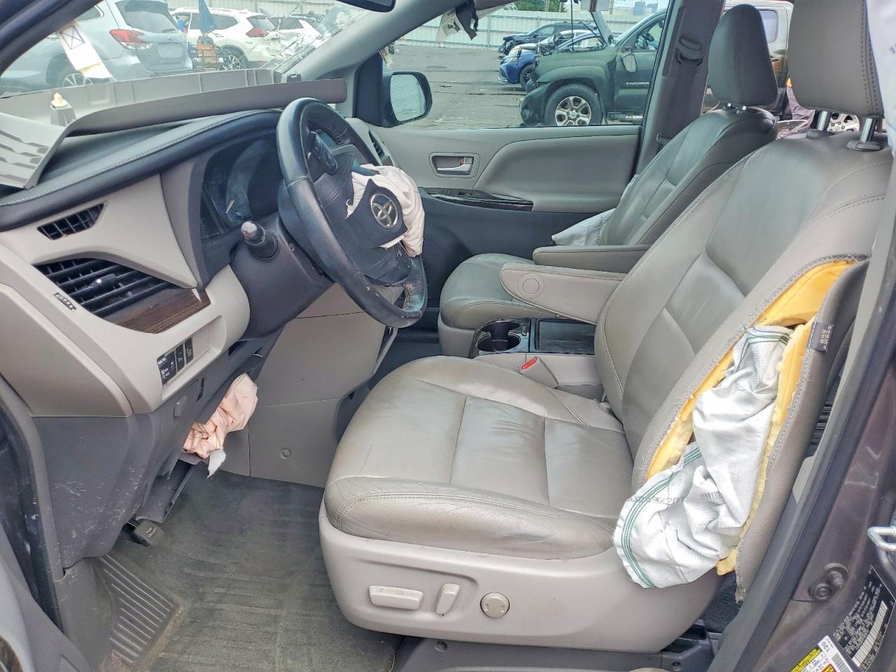 2015 TOYOTA SIENNA XLE 8-PASSENGER photo 19