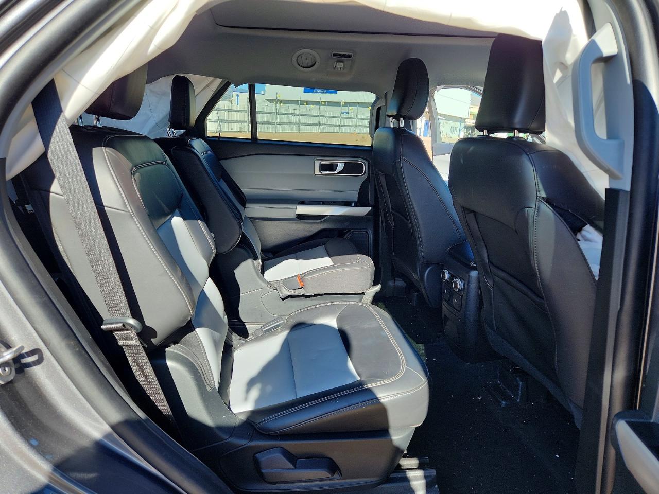 2023 FORD EXPLORER XLT photo 31