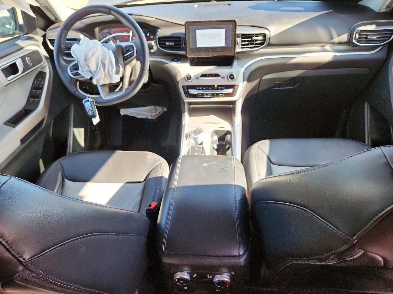 2023 FORD EXPLORER XLT photo 22
