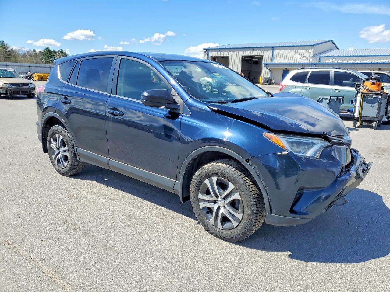 2017 TOYOTA RAV4 LE photo 4