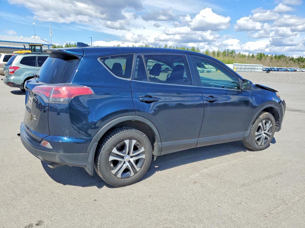 2017 TOYOTA RAV4 LE photo 3
