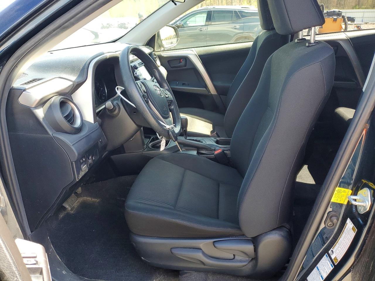 2017 TOYOTA RAV4 LE photo 7