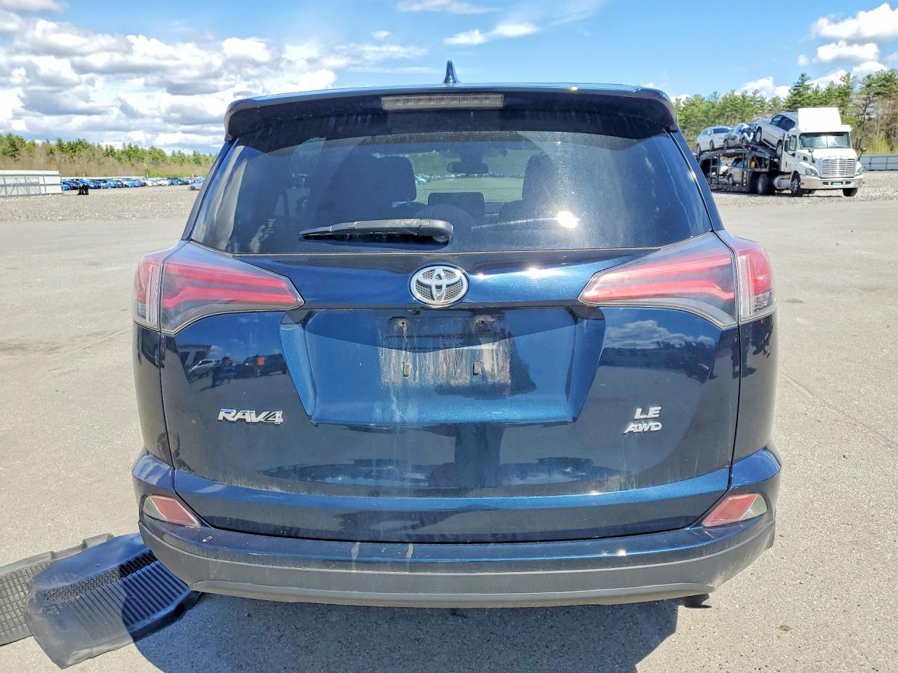 2017 TOYOTA RAV4 LE photo 6