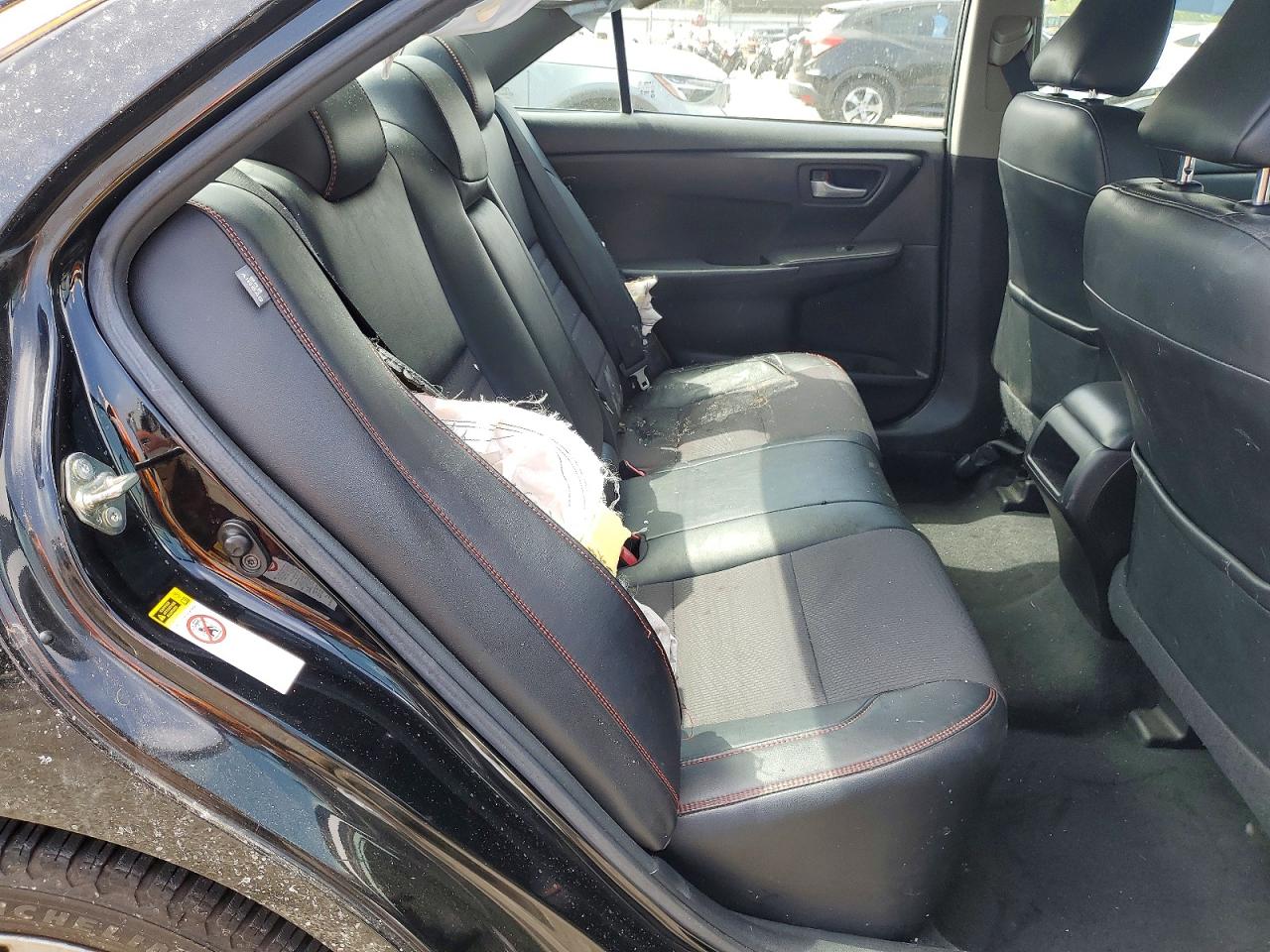 2016 TOYOTA CAMRY SE photo 19