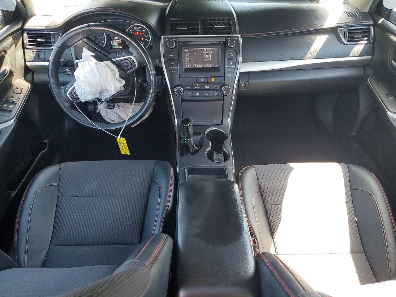 2016 TOYOTA CAMRY SE photo 15