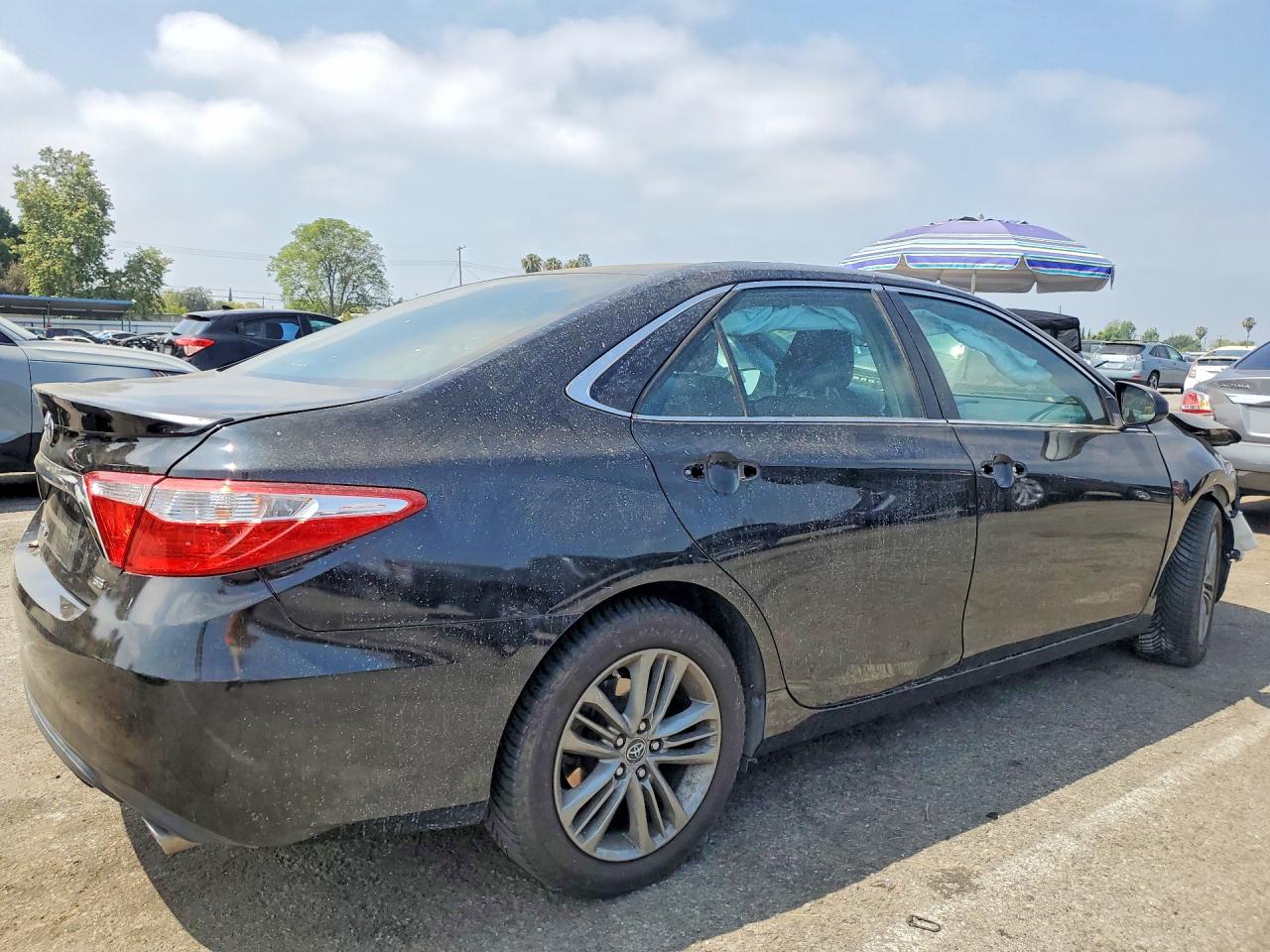2016 TOYOTA CAMRY SE photo 5