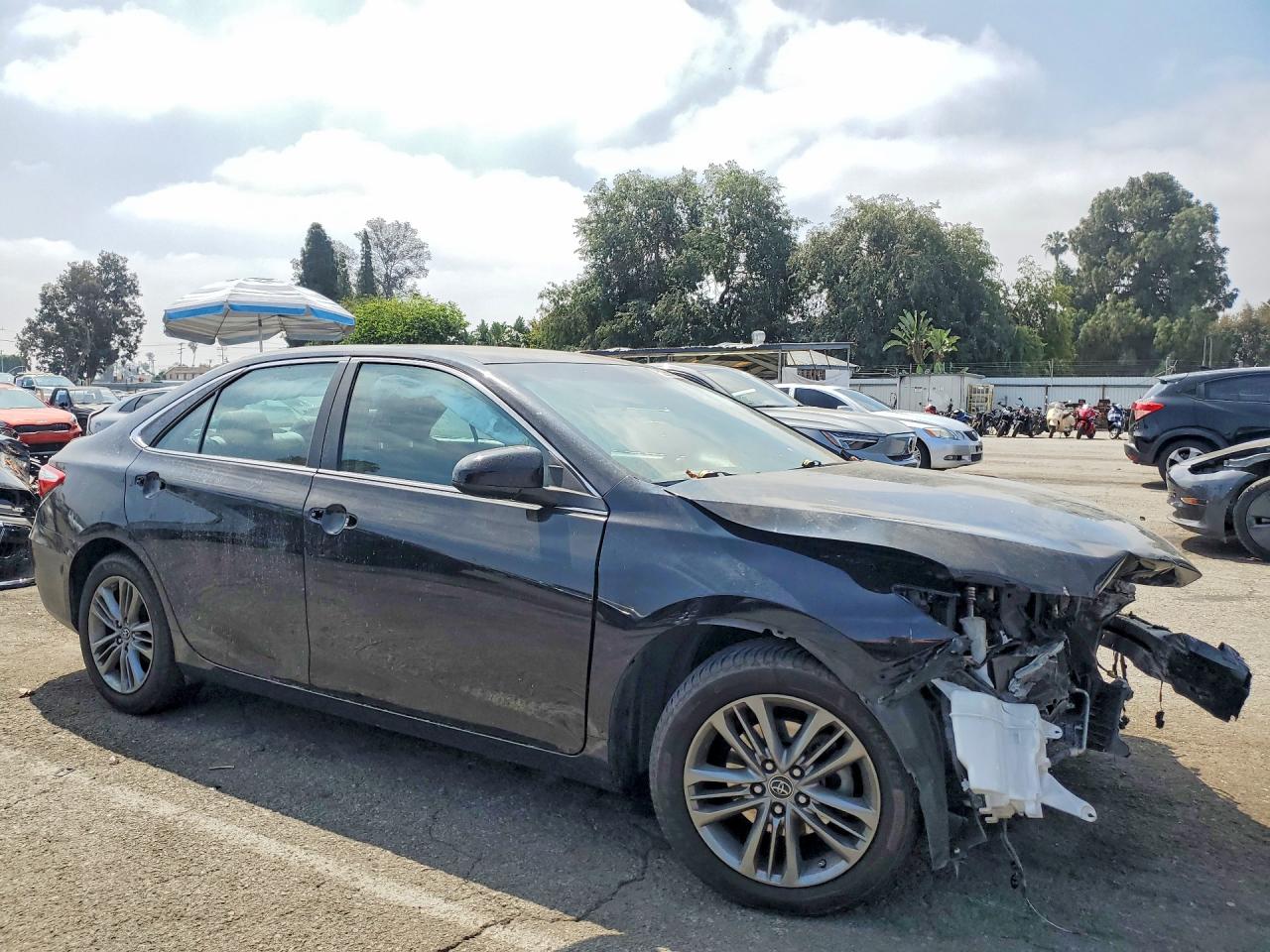2016 TOYOTA CAMRY SE photo 7