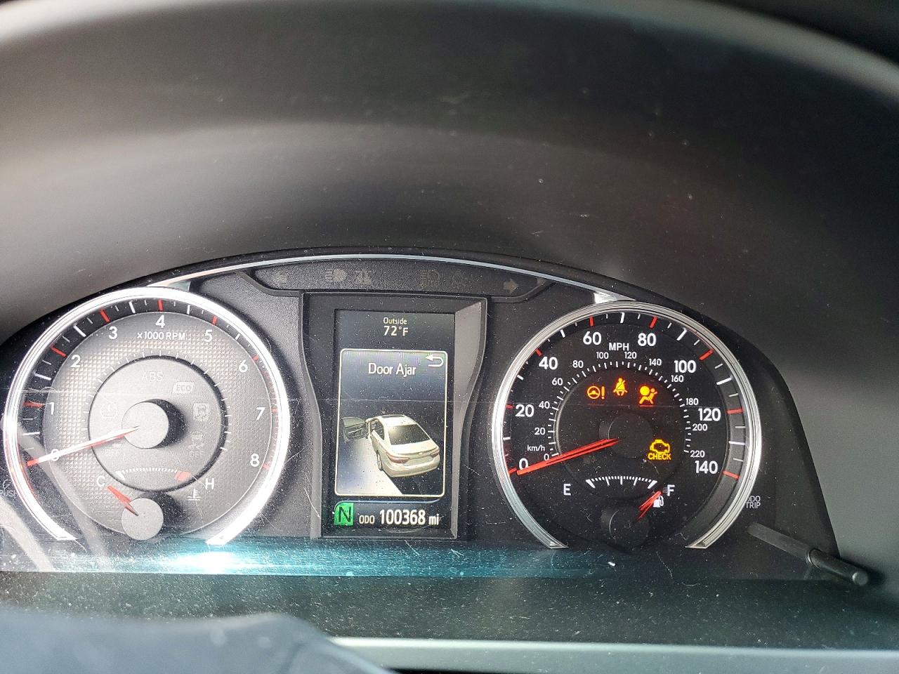 2016 TOYOTA CAMRY SE photo 17