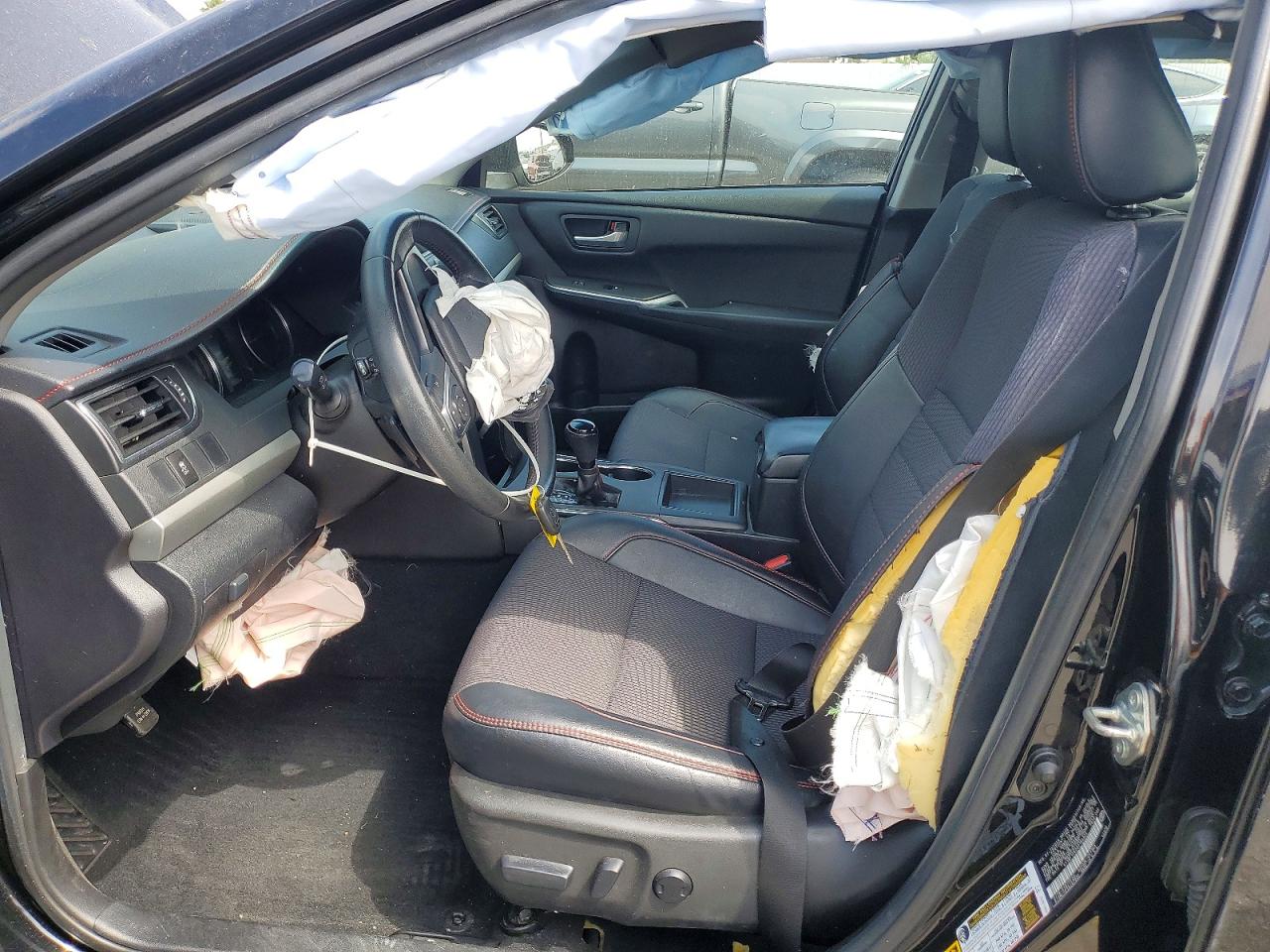 2016 TOYOTA CAMRY SE photo 13