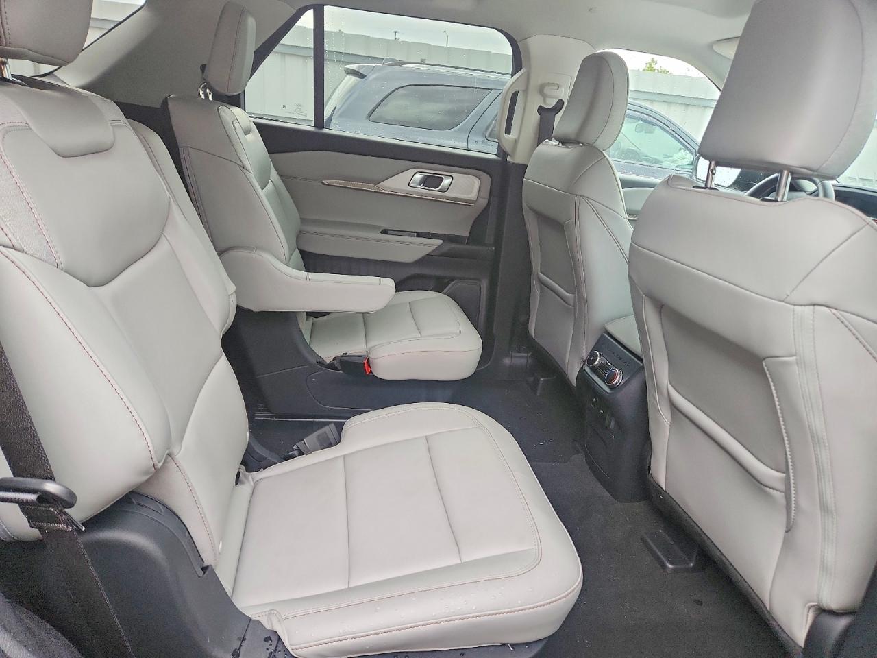2025 FORD EXPLORER ACTIVE photo 31