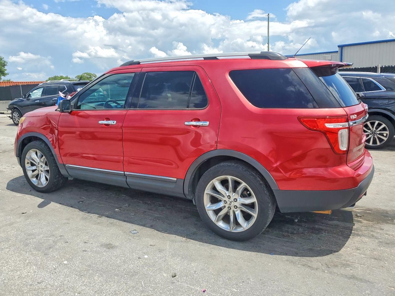 2011 FORD EXPLORER XLT photo 3