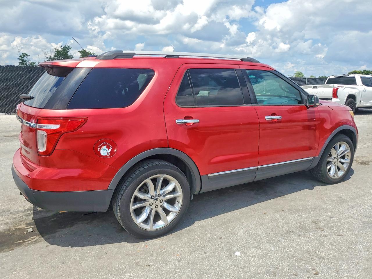 2011 FORD EXPLORER XLT photo 5