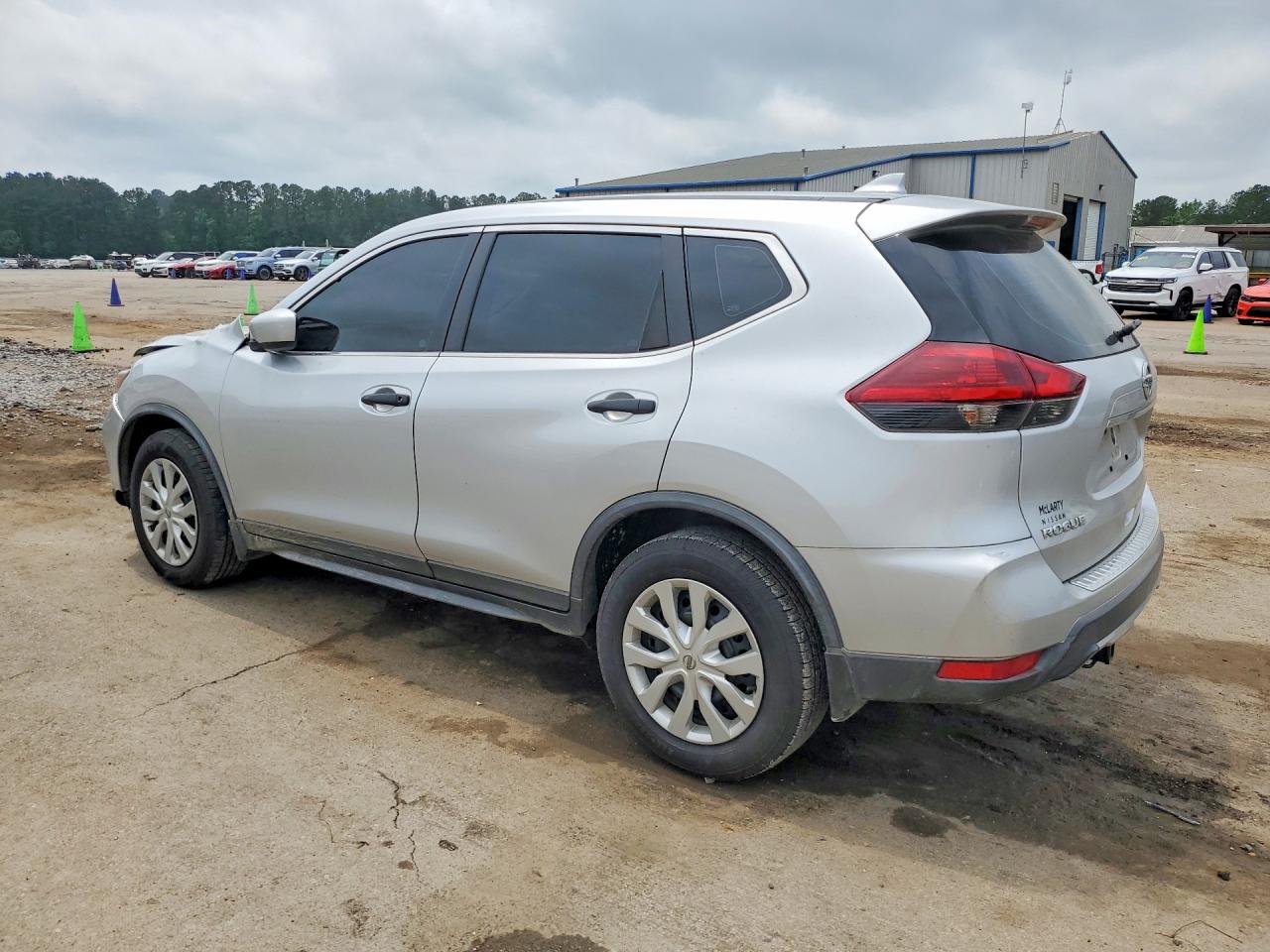 2018 NISSAN ROGUE S photo 2