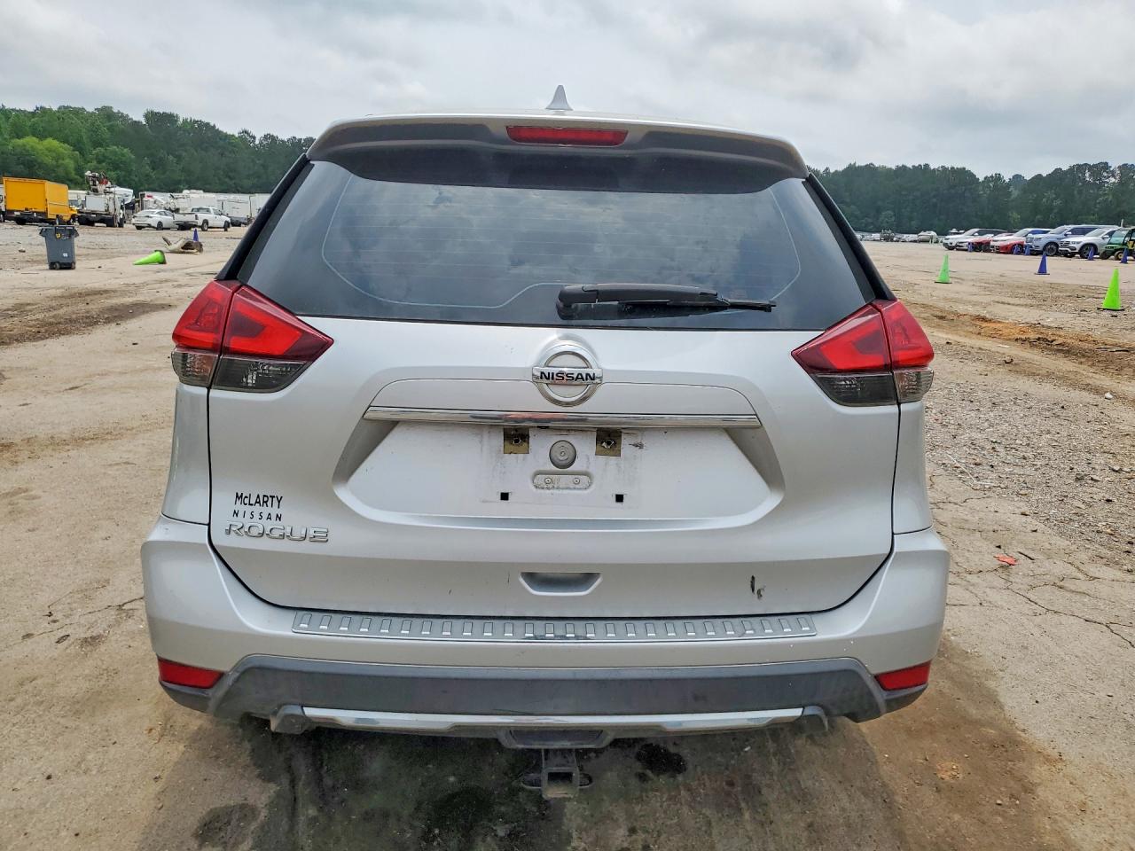 2018 NISSAN ROGUE S photo 6