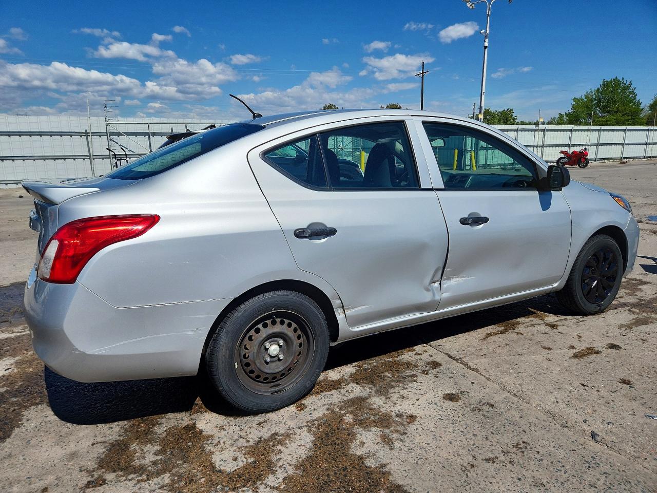 2014 NISSAN VERSA 1.6 S photo 3