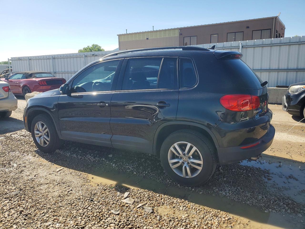2017 VOLKSWAGEN TIGUAN S photo 3
