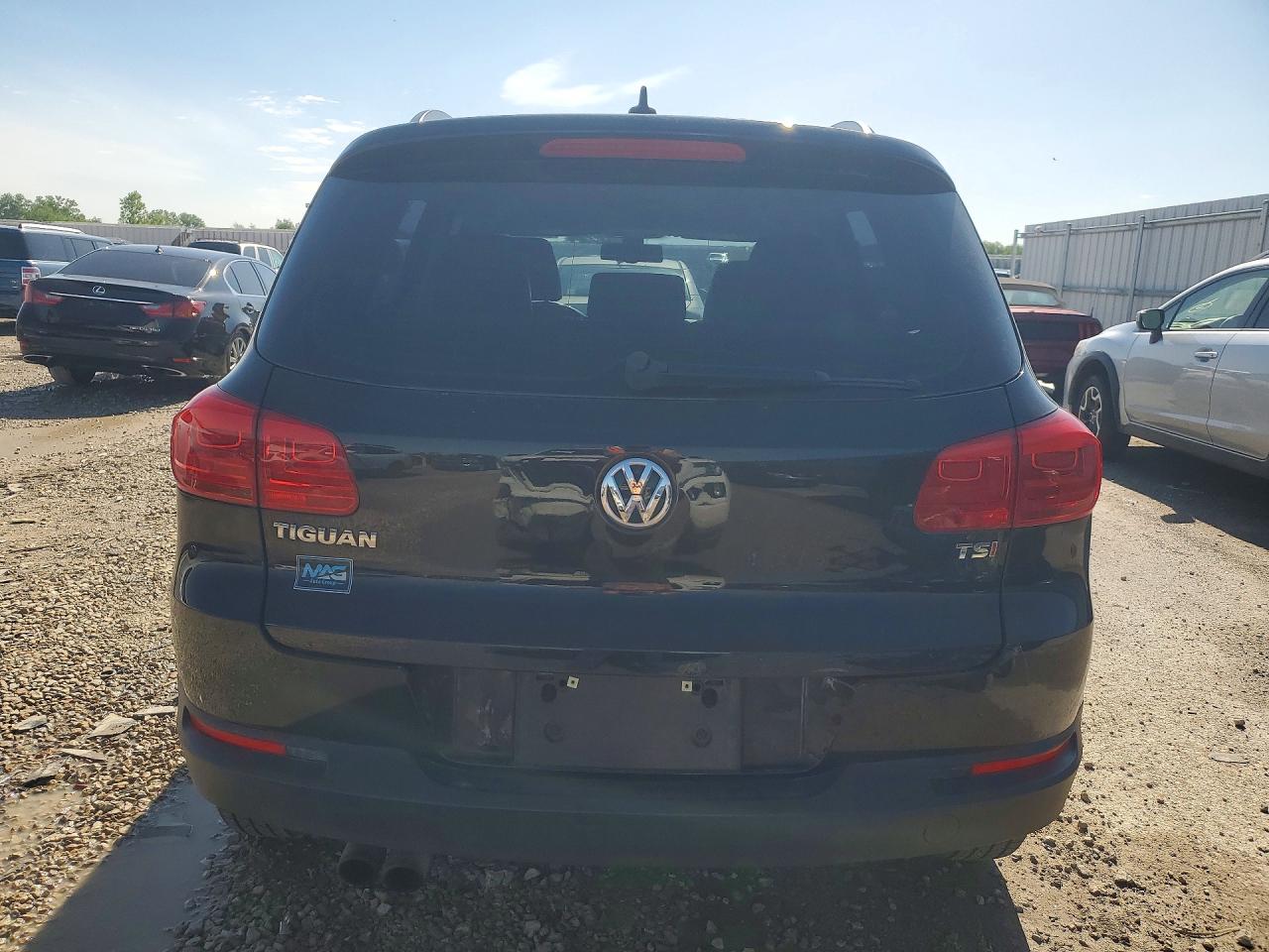 2017 VOLKSWAGEN TIGUAN S photo 11