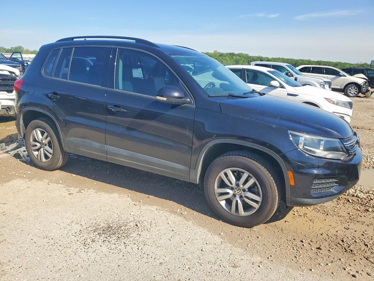 2017 VOLKSWAGEN TIGUAN S photo 7