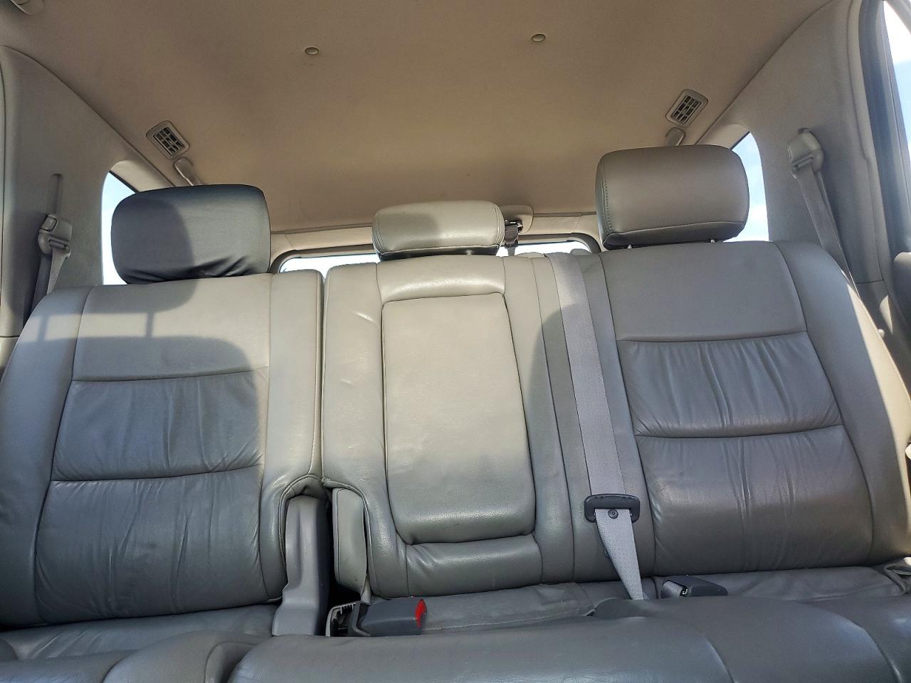 2004 TOYOTA SEQUOIA SR5 photo 19