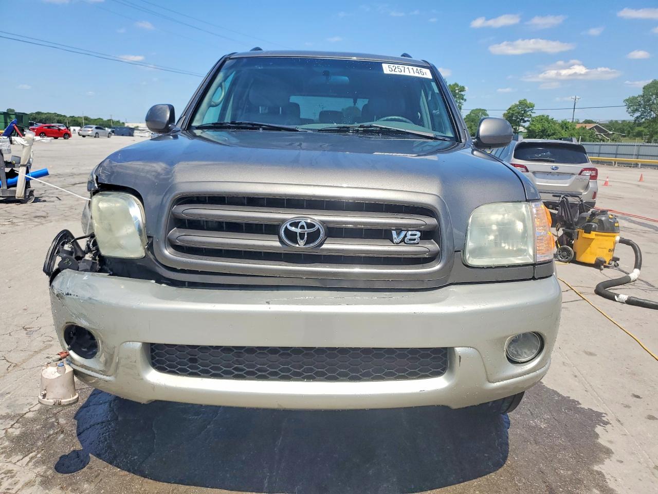 2004 TOYOTA SEQUOIA SR5 photo 9