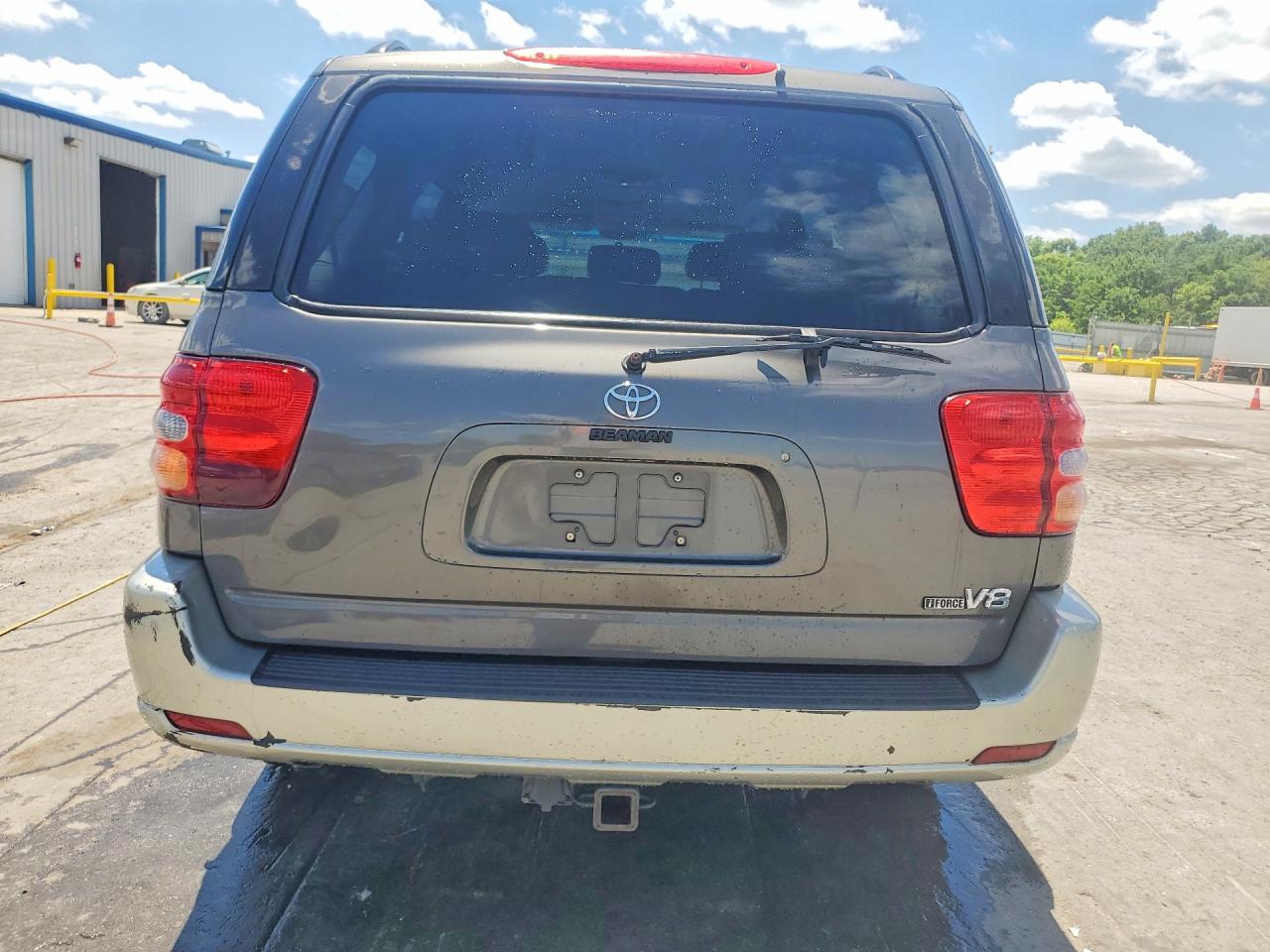 2004 TOYOTA SEQUOIA SR5 photo 11