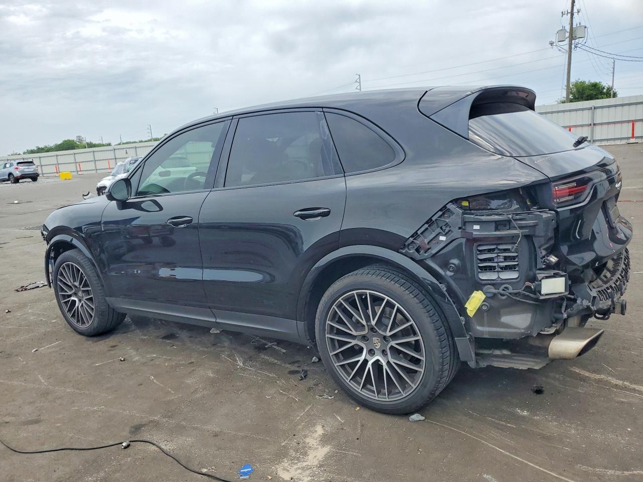 2019 PORSCHE CAYENNE photo 4