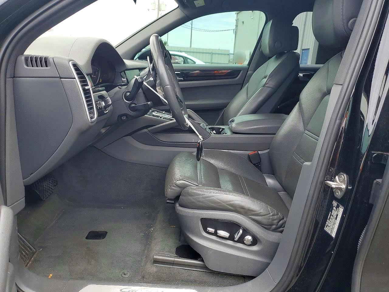 2019 PORSCHE CAYENNE photo 19