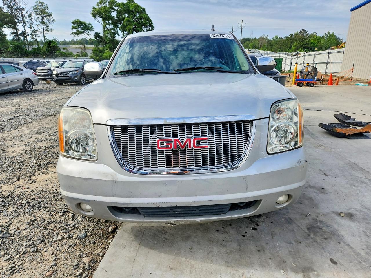 2011 GMC YUKON XL C1500 SLT photo 5