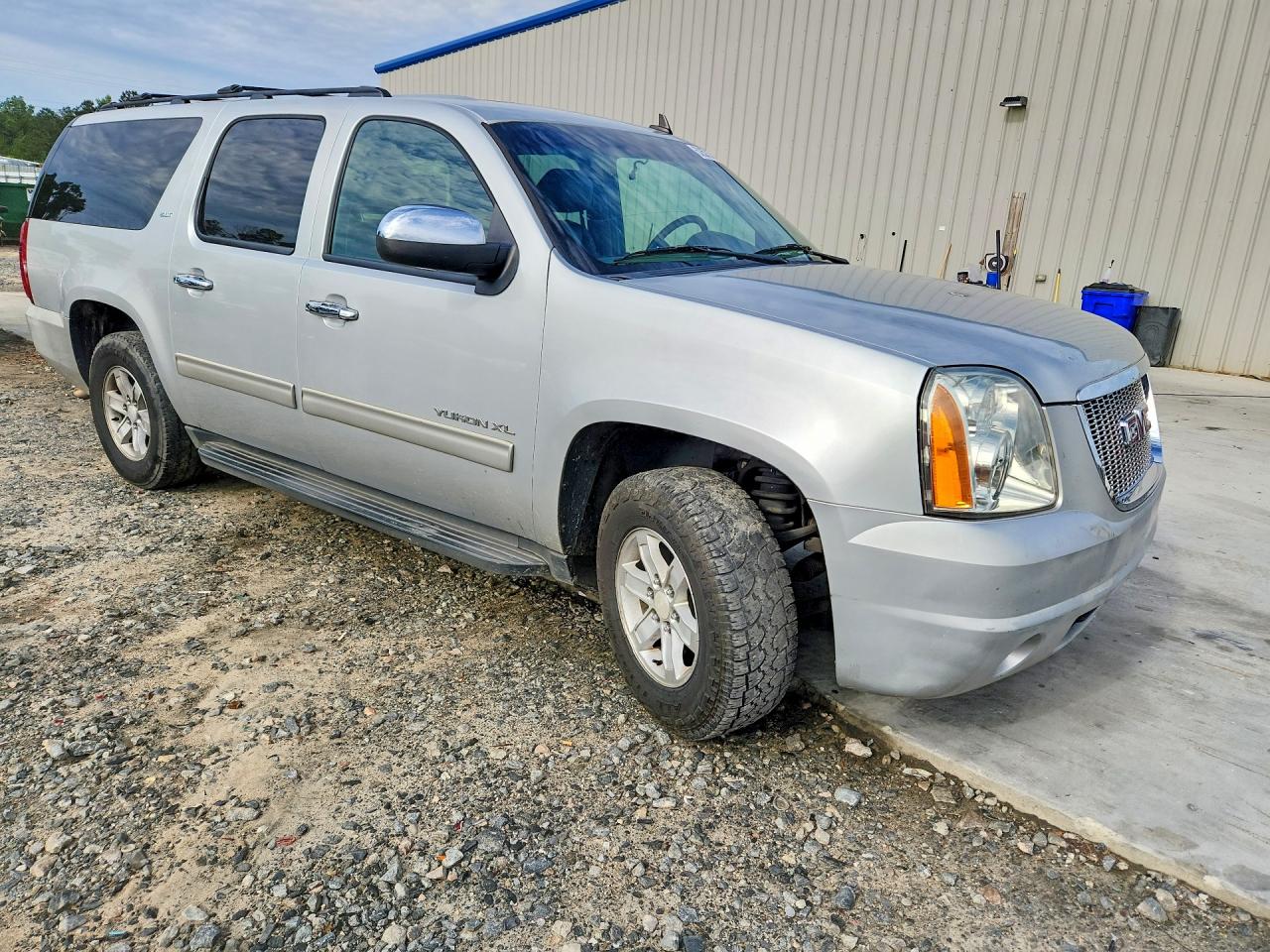 2011 GMC YUKON XL C1500 SLT photo 4
