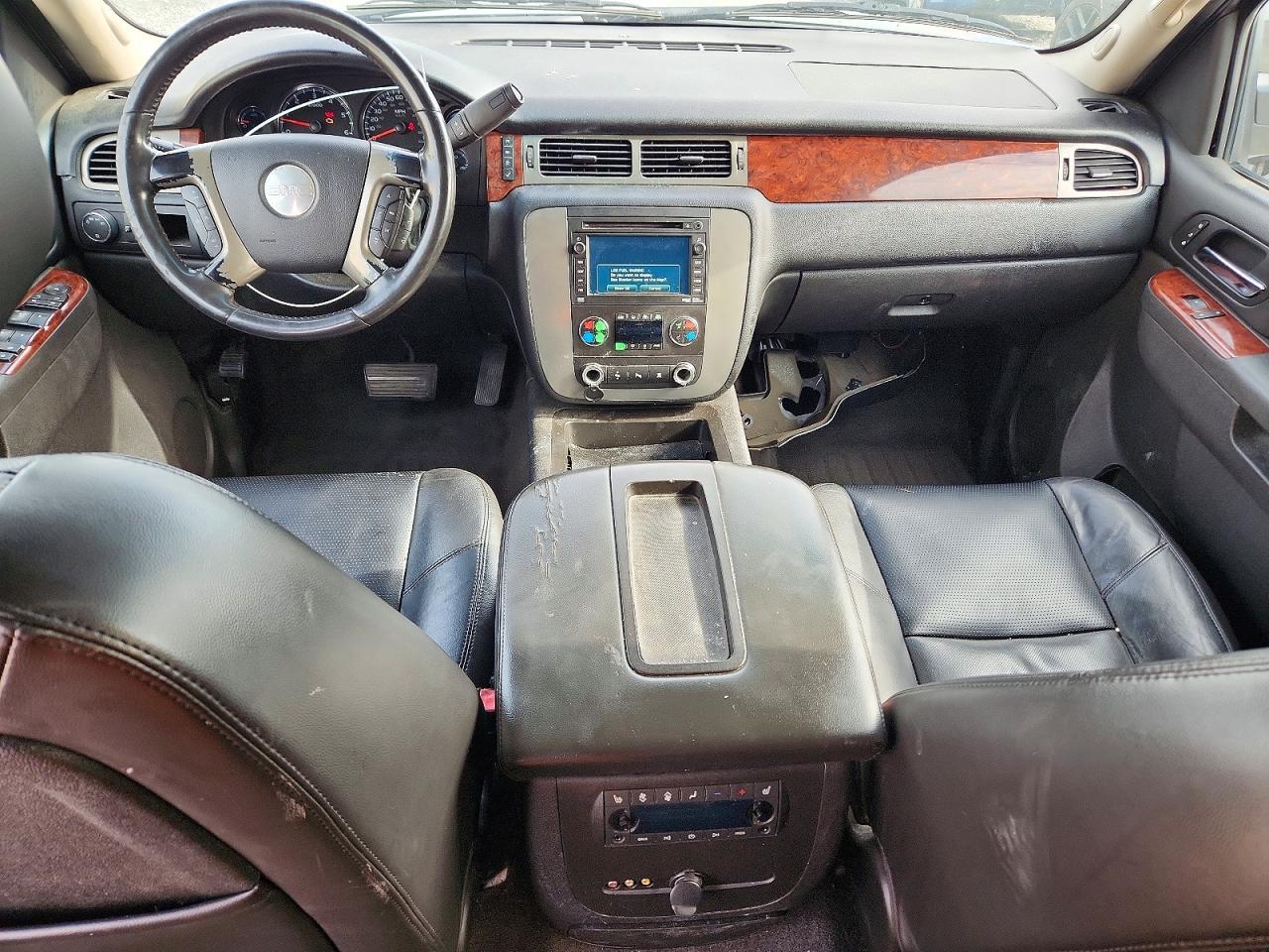 2011 GMC YUKON XL C1500 SLT photo 8