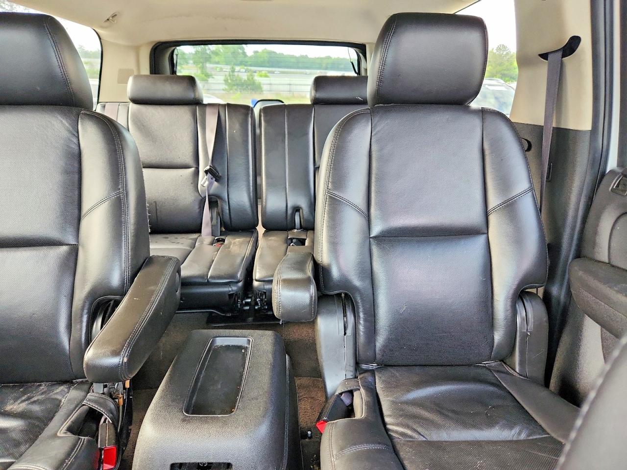 2011 GMC YUKON XL C1500 SLT photo 10
