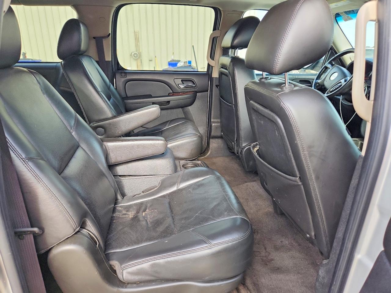 2011 GMC YUKON XL C1500 SLT photo 11