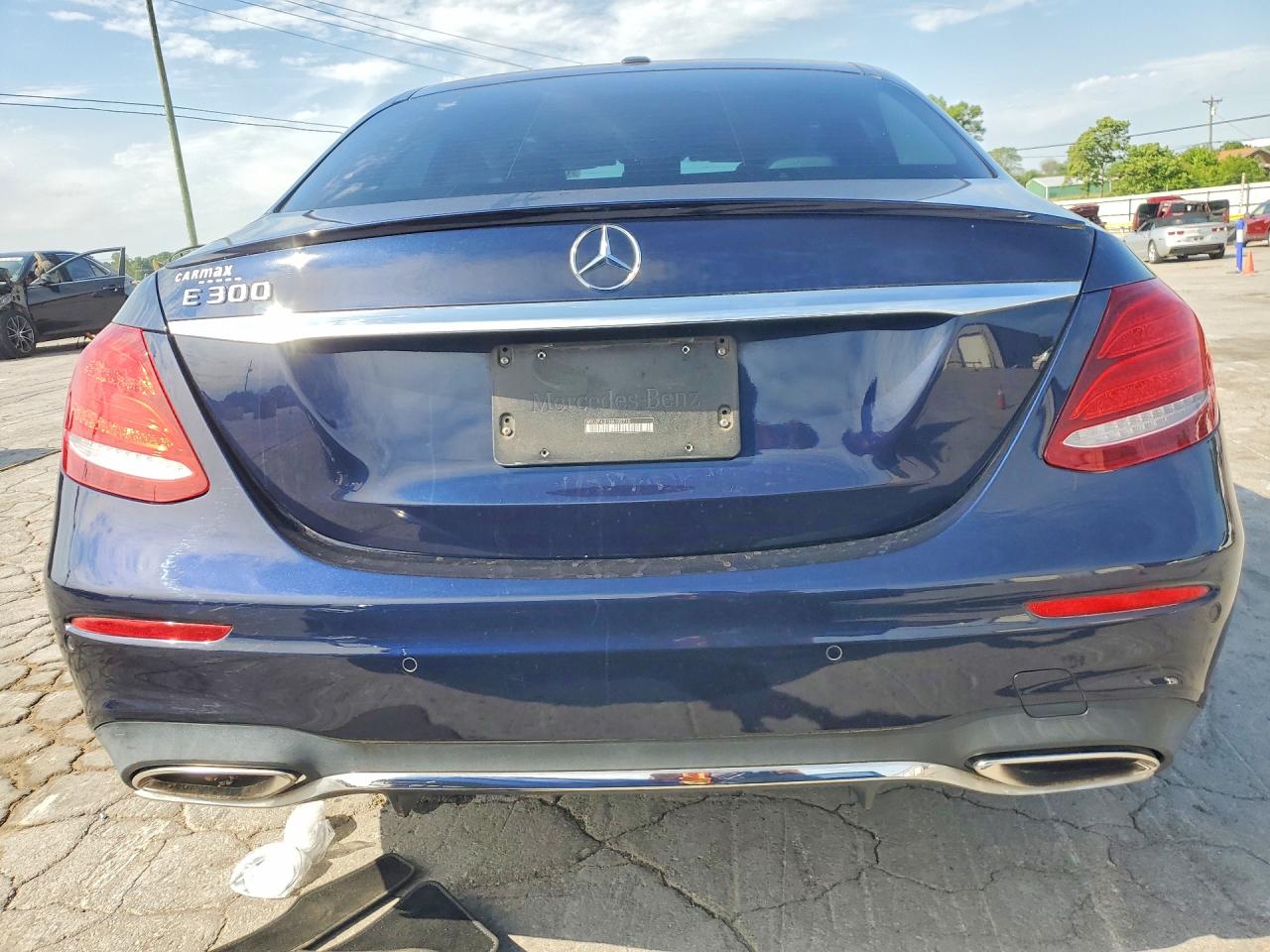 2017 MERCEDES-BENZ E 300 photo 11