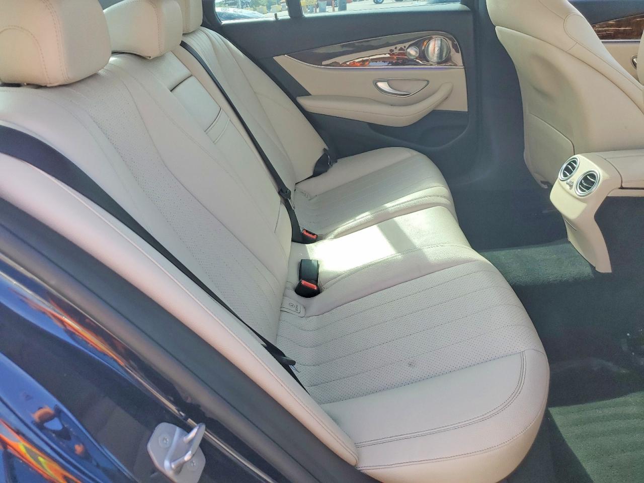 2017 MERCEDES-BENZ E 300 photo 19